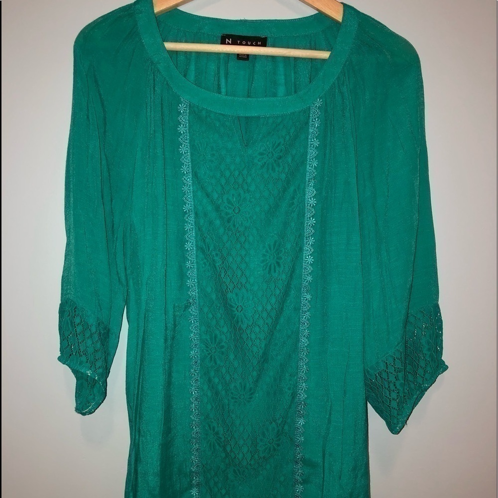 N Touch size medium green top 3/4 sleeve. Lace accents on front - Picture 7 of 9